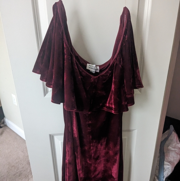 Sophia Wiggle Dress in Burgundy Velvet - Picture 3 of 3